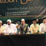 Puluhan Ribu Jama'ah Bertahan Walau di Guyur Hujan
